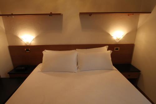 Street Hotel Comacchio Exterior foto
