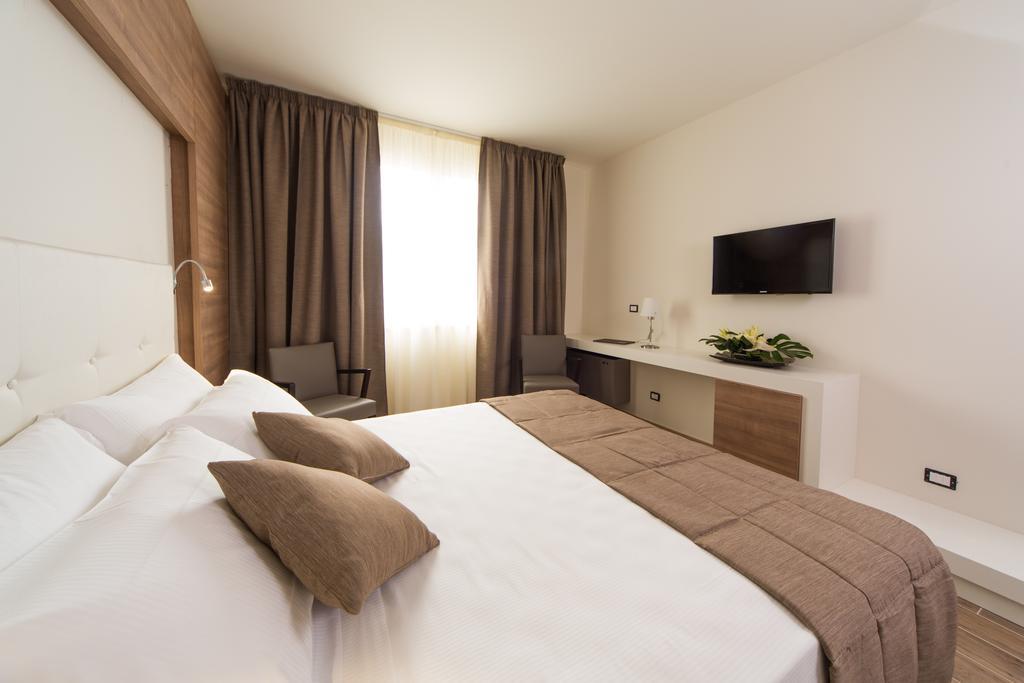 Street Hotel Comacchio Zimmer foto
