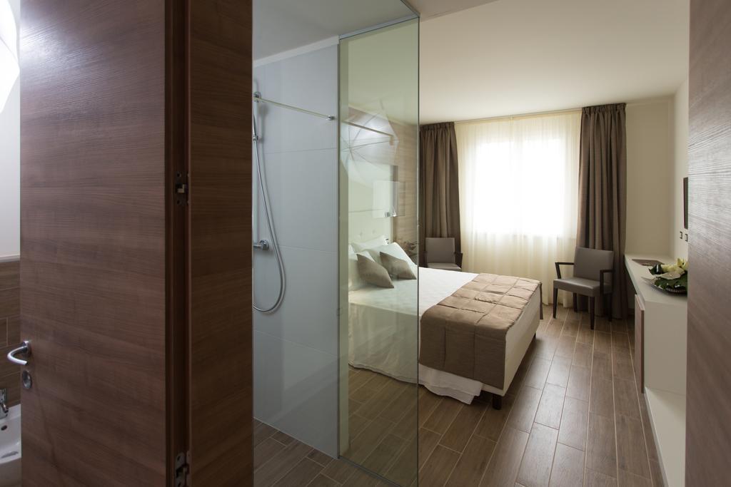 Street Hotel Comacchio Zimmer foto