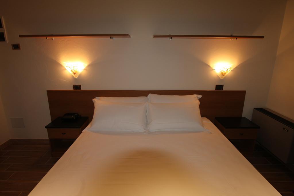 Street Hotel Comacchio Zimmer foto